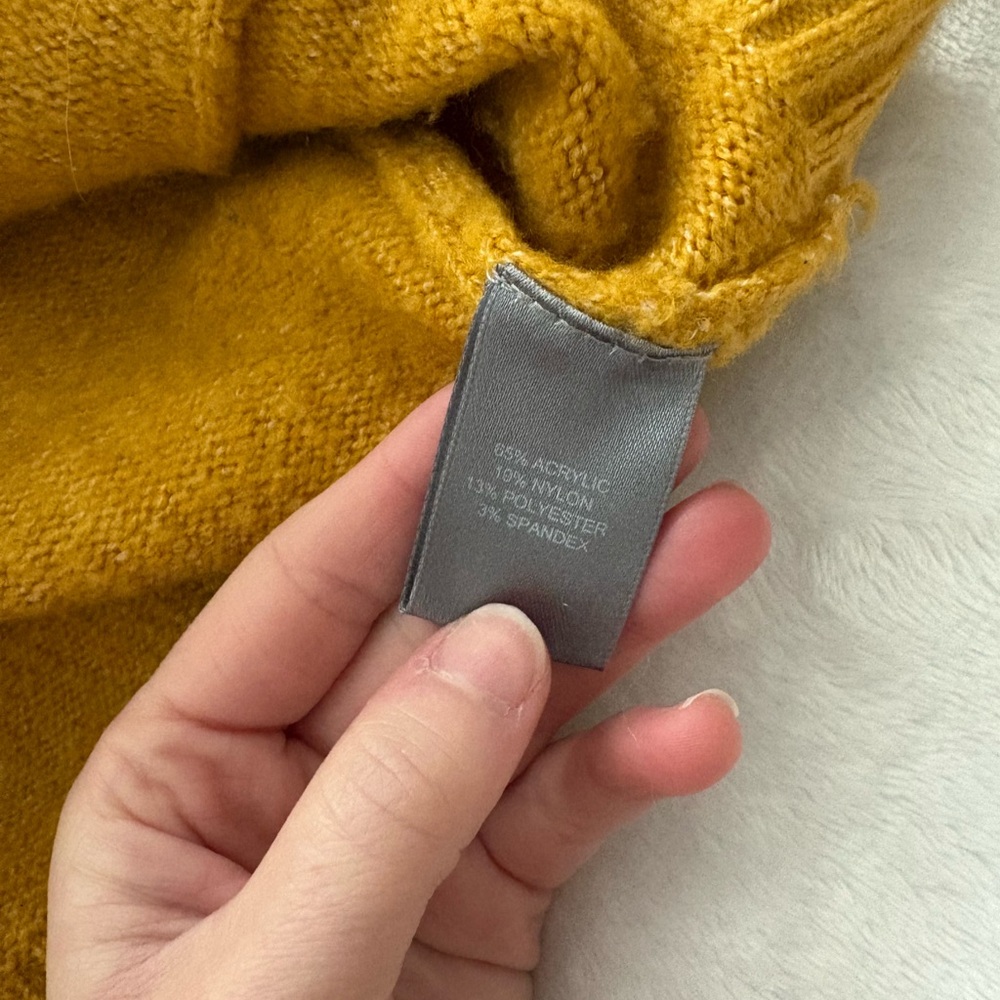 Yellow mock-neck sweater with 2 front pockets - Picture 5 of 6